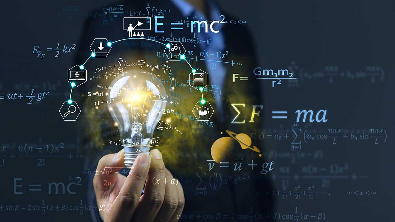 Physikalische Formeln angeordnet um eine Glühbirne