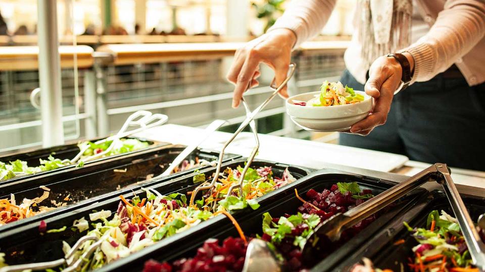 Salatbar in der Kantine