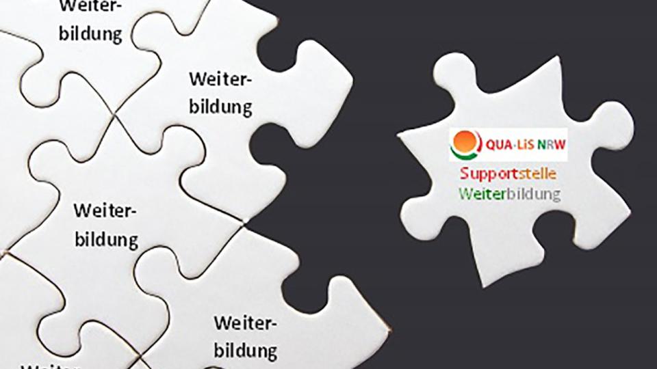 Puzzleteile auf denen das Wort Weiterbildung steht, abseits davon ein Puzzleteil mit der Aufschrift Supportstelle Weiterbildung