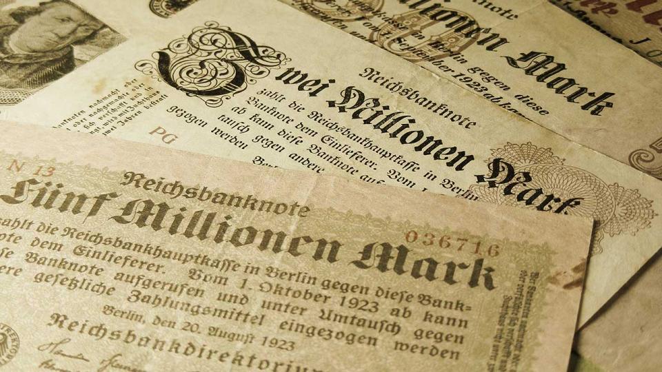 Geld aus der Hyperinflation in der Weimarer Republik im Jahr 1923