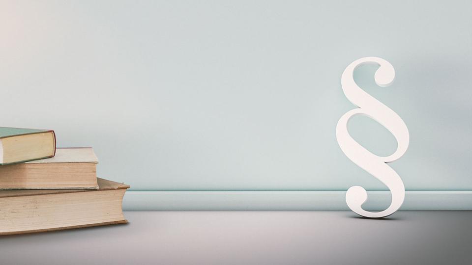 Bücher und ein Paragraphensymbol