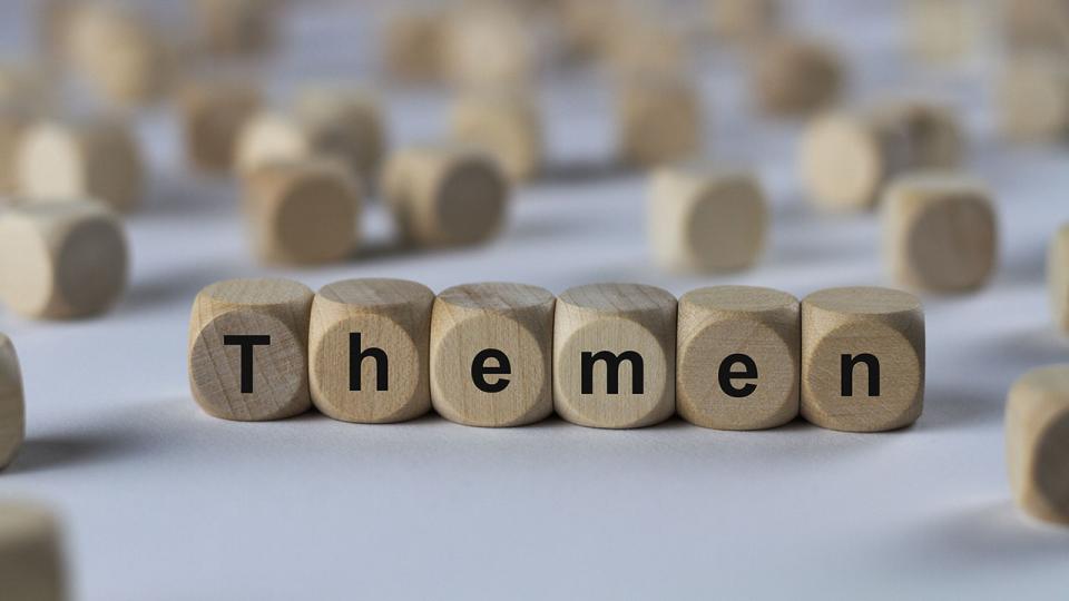 Themen - Holzwürfel mit Buchstaben