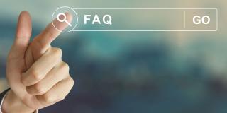 Grafische Darstellung eines auf ein virtuelles Suchfeld klickenden Fingers. Im Suchfeld steht der Begriff FAQ.